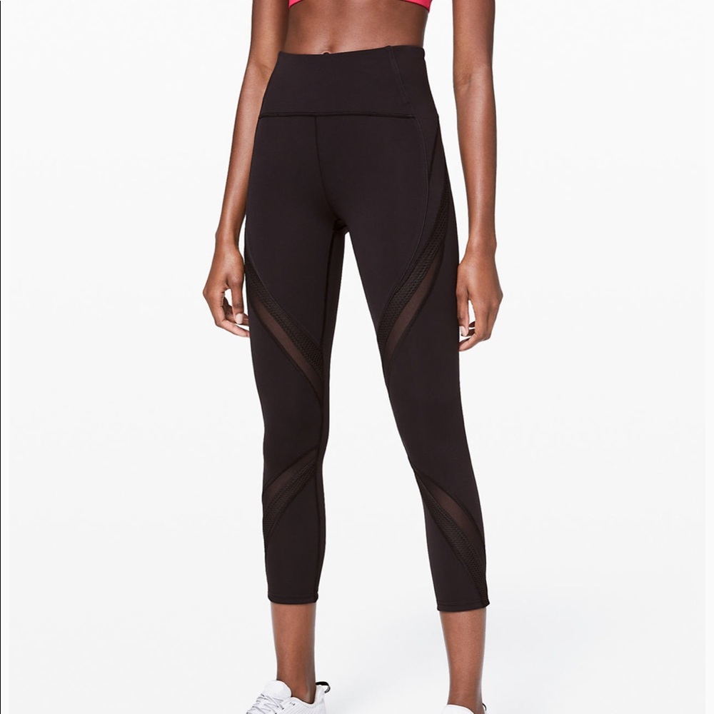 IN SEARCH OF any black pair of lulu lemon leggings